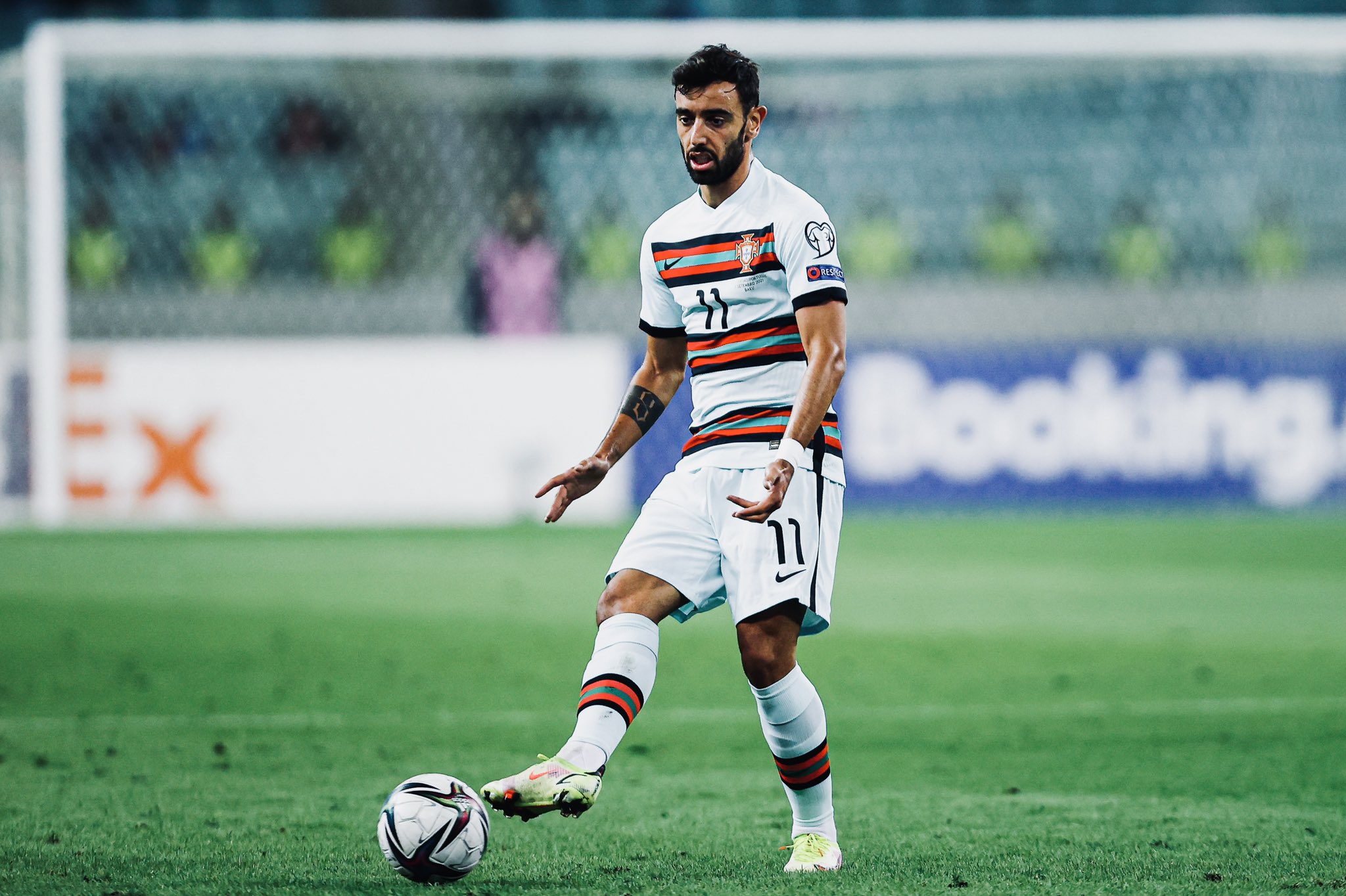 串联前场进攻b费面对阿塞拜疆个人数据总结