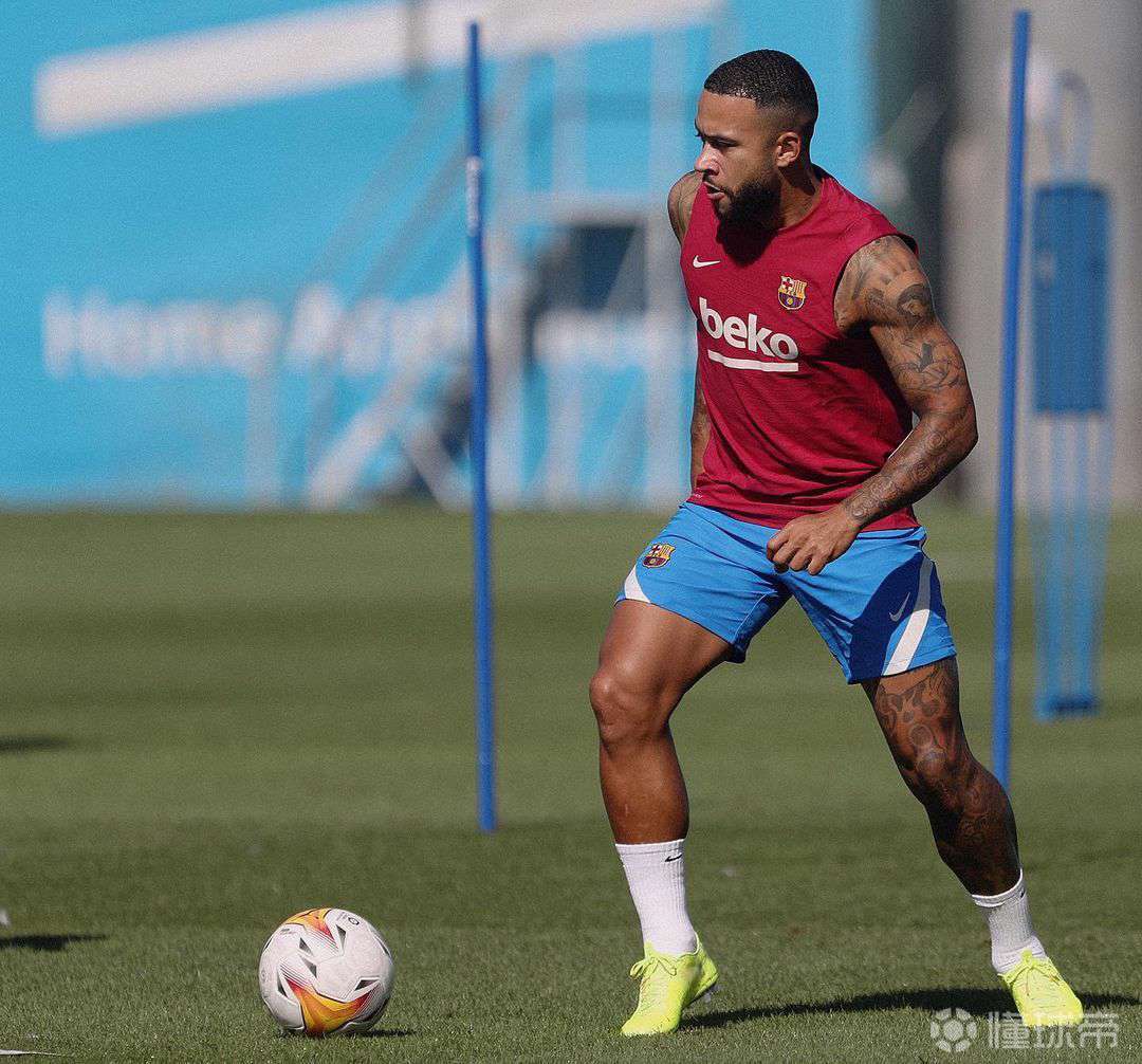 德佩最新训练照,纹身很帅!