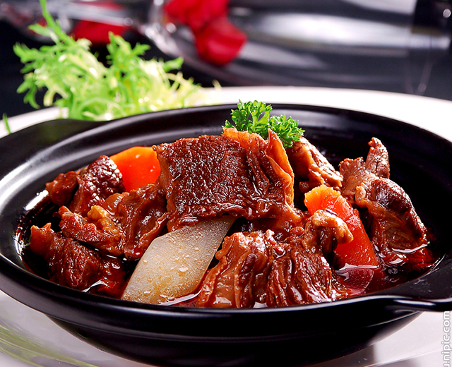 萝卜炖牛腩汤汁浓郁软烂下饭