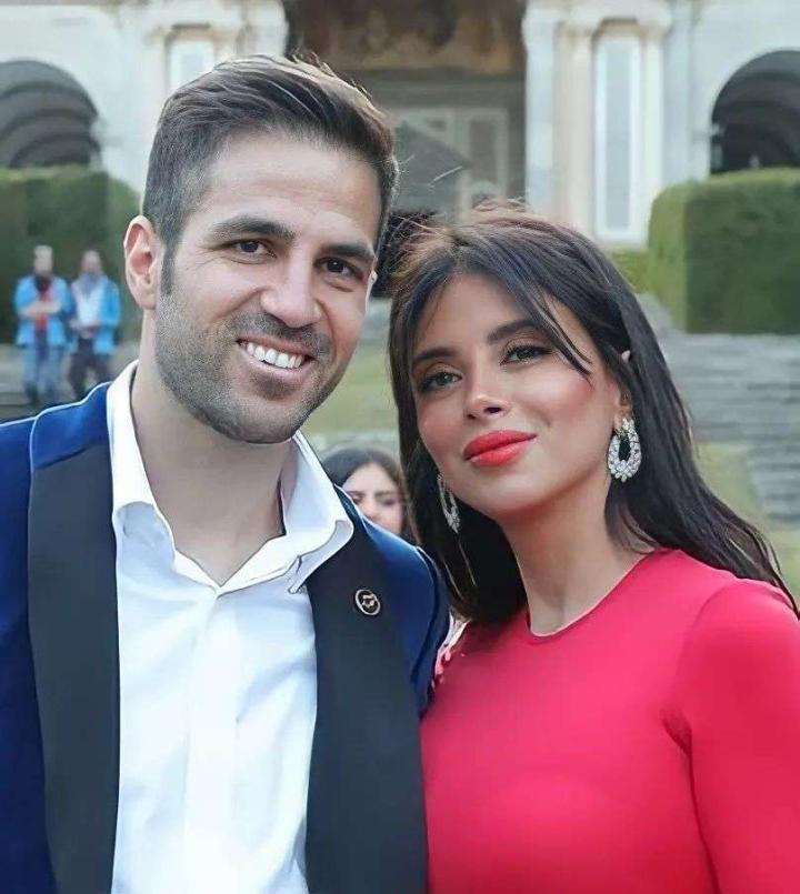 摩纳哥球星法布雷加斯与妻子丹妮奥拉