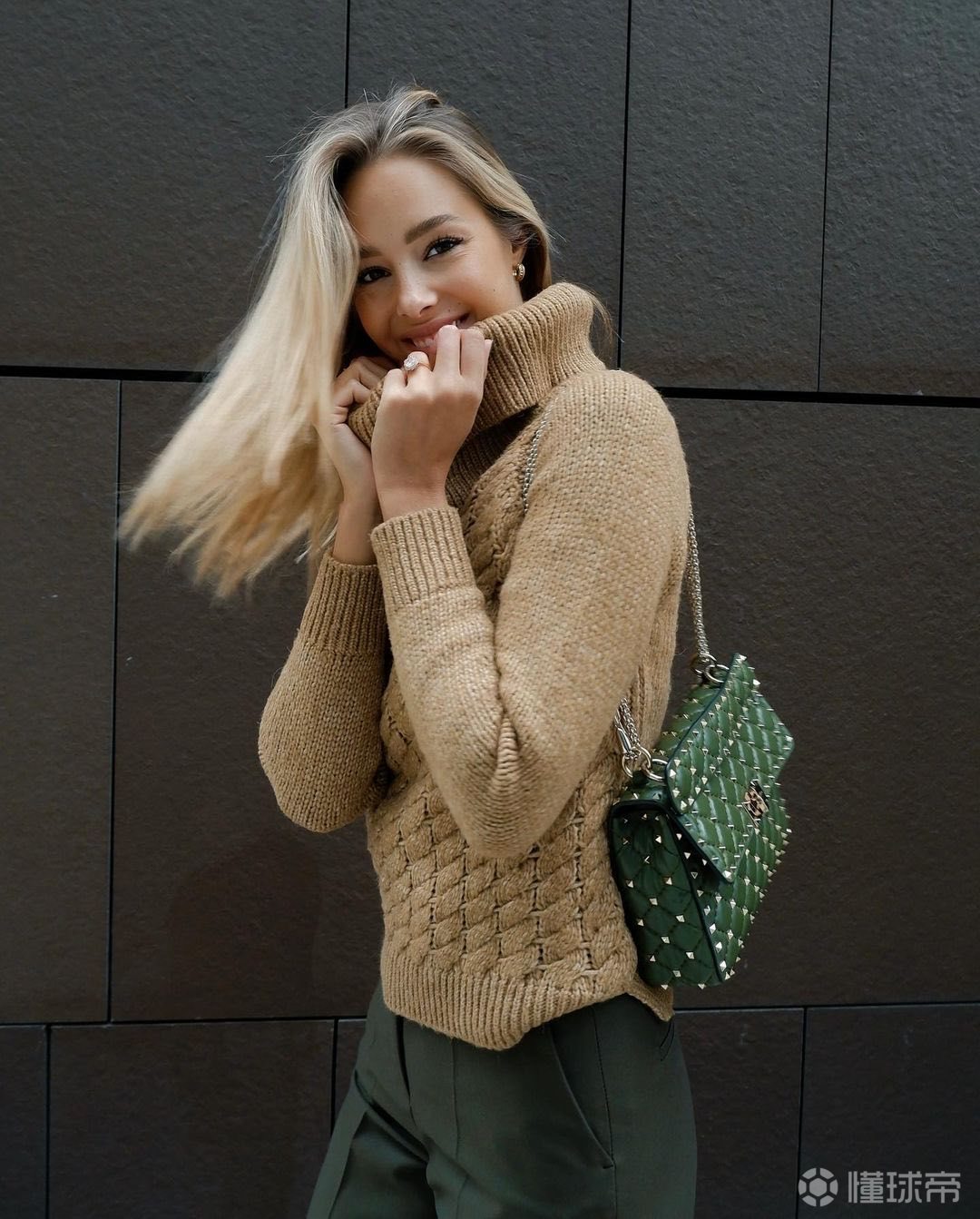 球星动态丨佩嫂瓦尔加社交媒体晒照她写道米兰