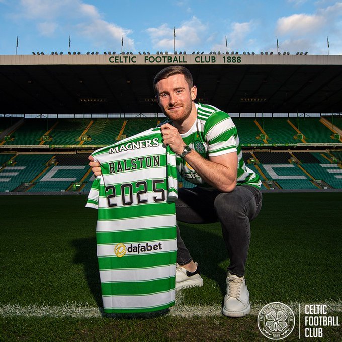 官方凯尔特人宣布与后卫罗尔斯顿续约