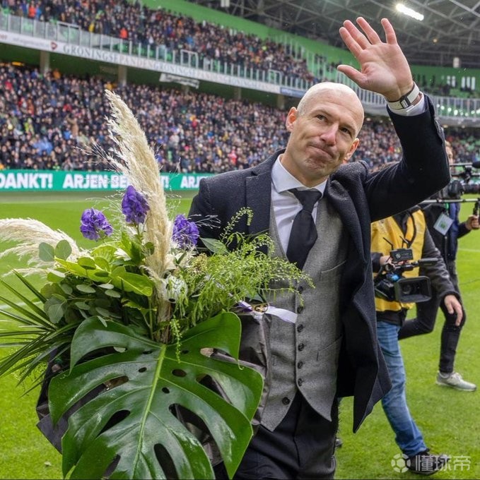 拜仁官方致敬罗本感谢你成为我们的一份子温布利先生