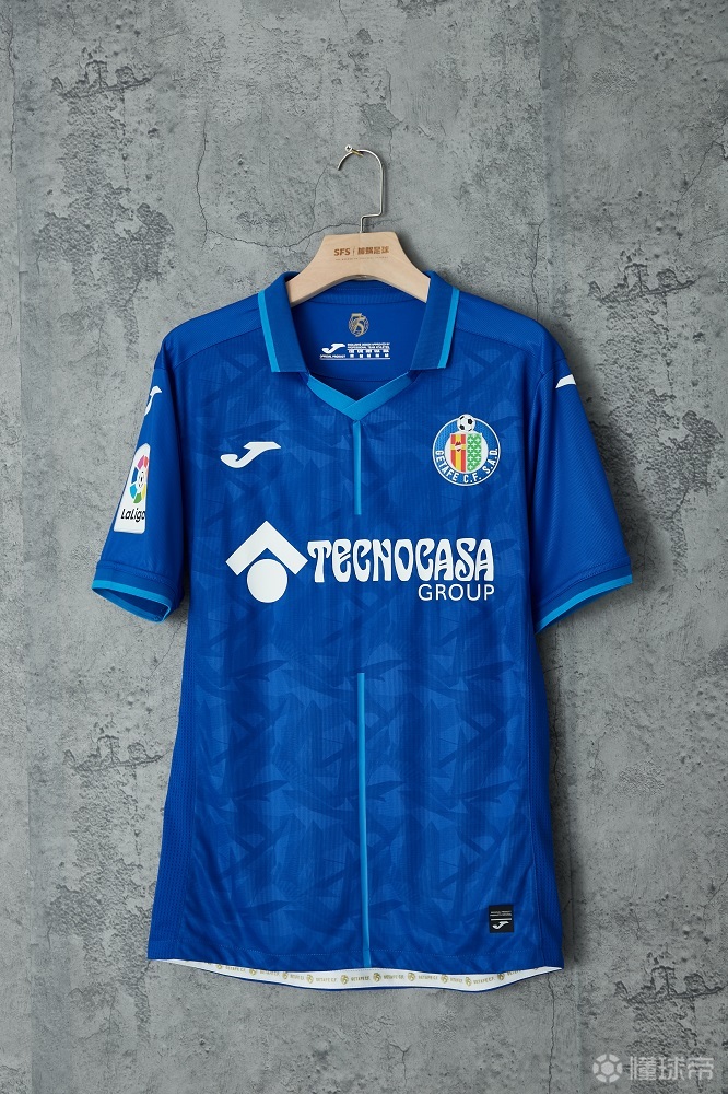 2122赛季赫塔菲全新主场球衣继承其标志性的蓝