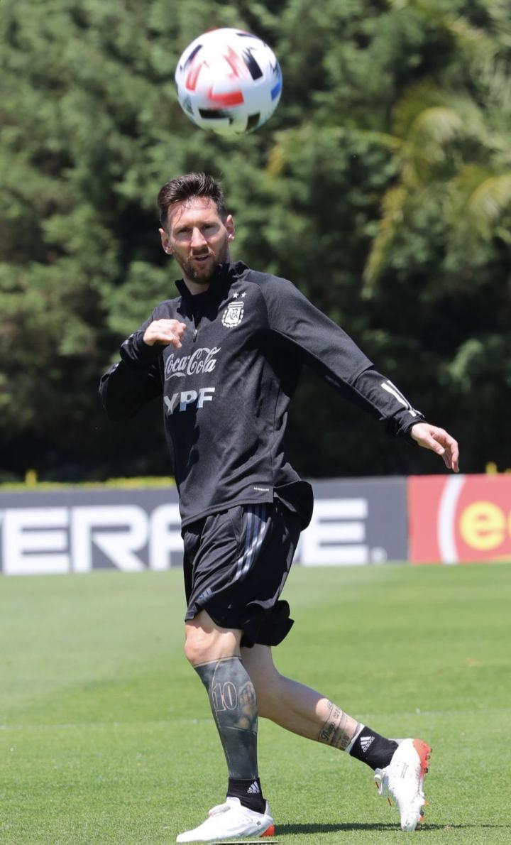 梅西社交媒体晒照,积极备战对阵巴西的比赛!