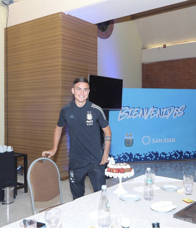 迪巴拉社交媒体晒照感谢大家的生日祝福刚刚迪