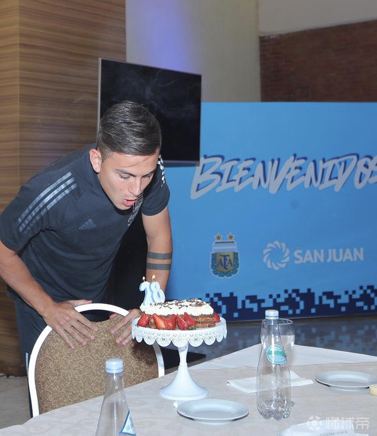 迪巴拉社交媒体晒照感谢大家的生日祝福刚刚迪