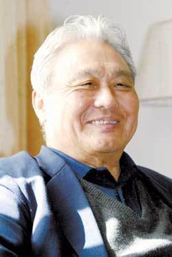 1960年12月,陈成达率国足赴越南河内参加中朝越蒙四国对抗赛.