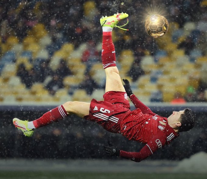 原本梅西是今年金球奖的最热门候选,但最近莱万多夫斯基一直保持着