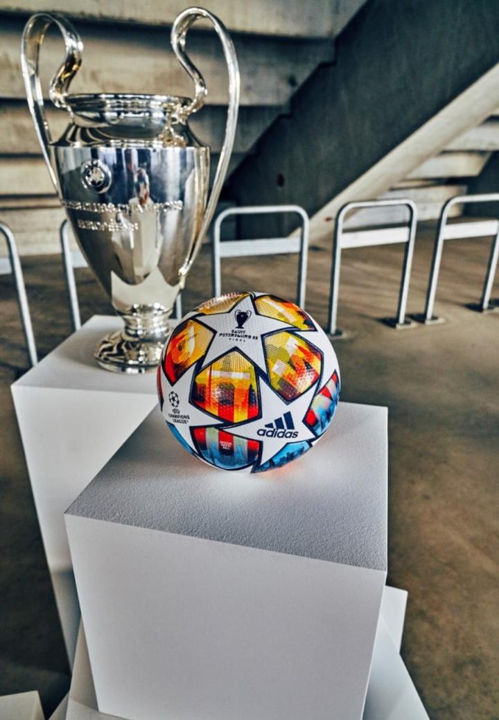 圣彼得堡的夕阳2022年欧冠决赛官方用球正式发布