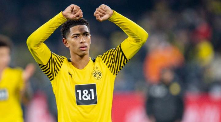 大场面先生贝林厄姆德甲生涯首次单场2助攻