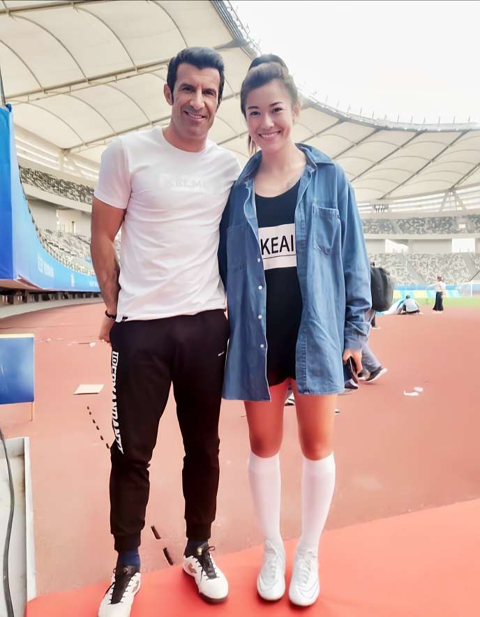 恭喜上海女足赵丽娜李佳悦两位球员在女超和