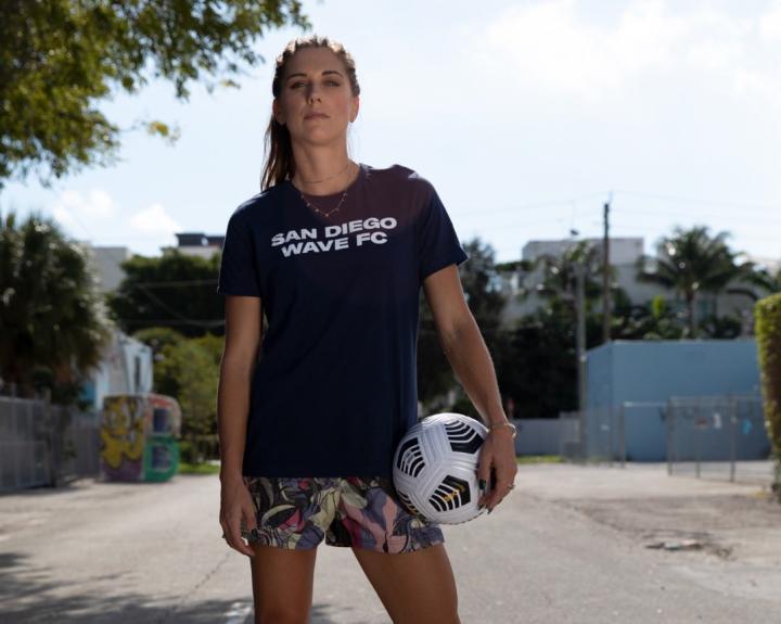 美国女足球星亚历克斯摩根离开了奥兰多荣耀女足