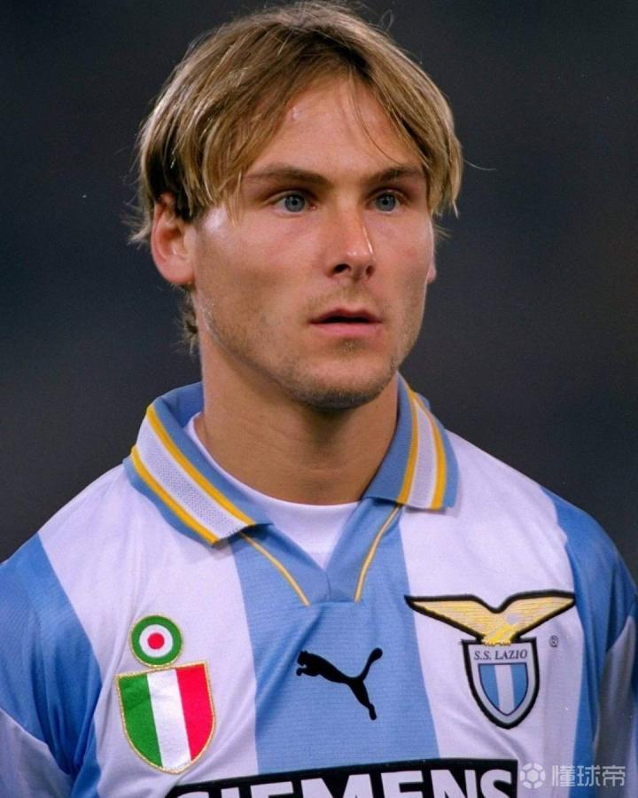 绿茵场上的高颜值球员捷克传奇内德维德