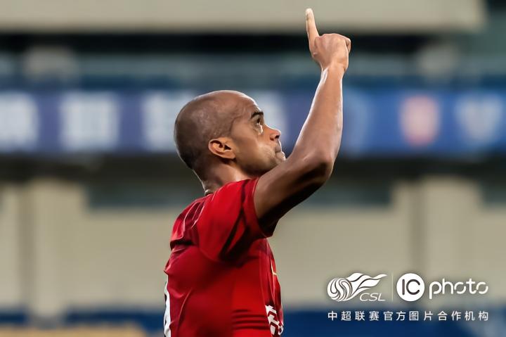 长春亚泰祝效率射手儒尼奥尔生日快乐
