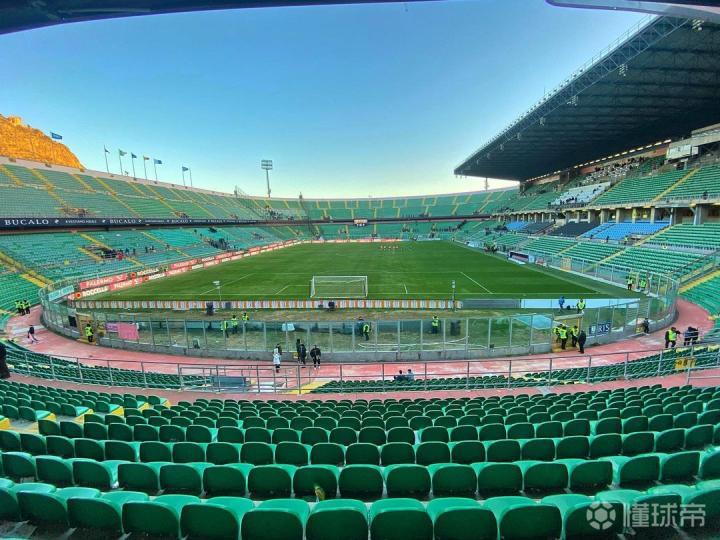 现处于意丙联赛的巴勒莫队主场伦佐巴尔贝拉球场