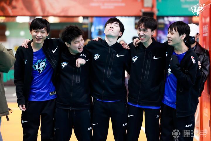 up战队新阵容选手故事夜晚的马拉松