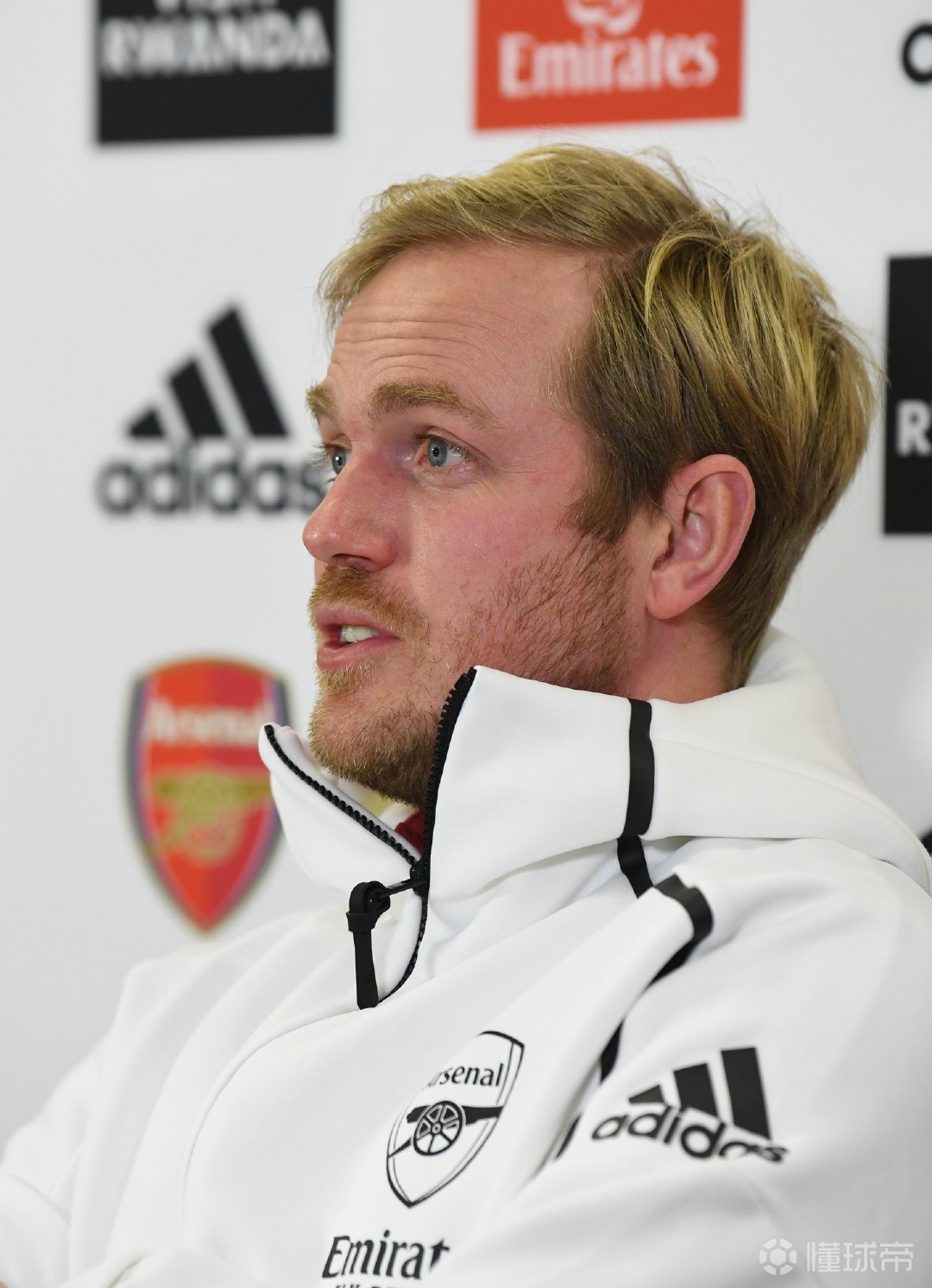 阿森纳女足主教练jonas在对阵伯明翰前召开了