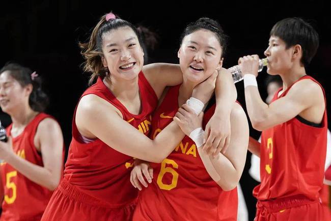 女篮预选赛得分后卫解析：李梦占据首发，杨力维冲击力十足