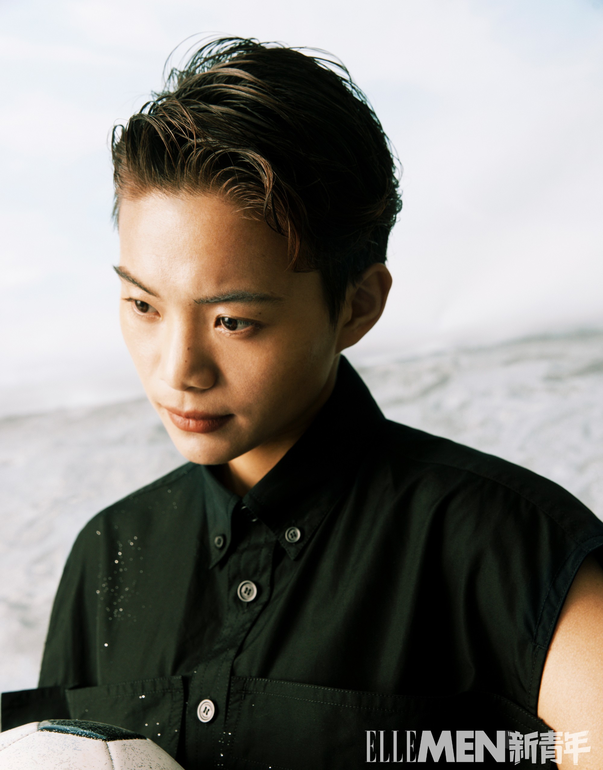 时尚大片女足球员王霜为杂志拍摄个人写真