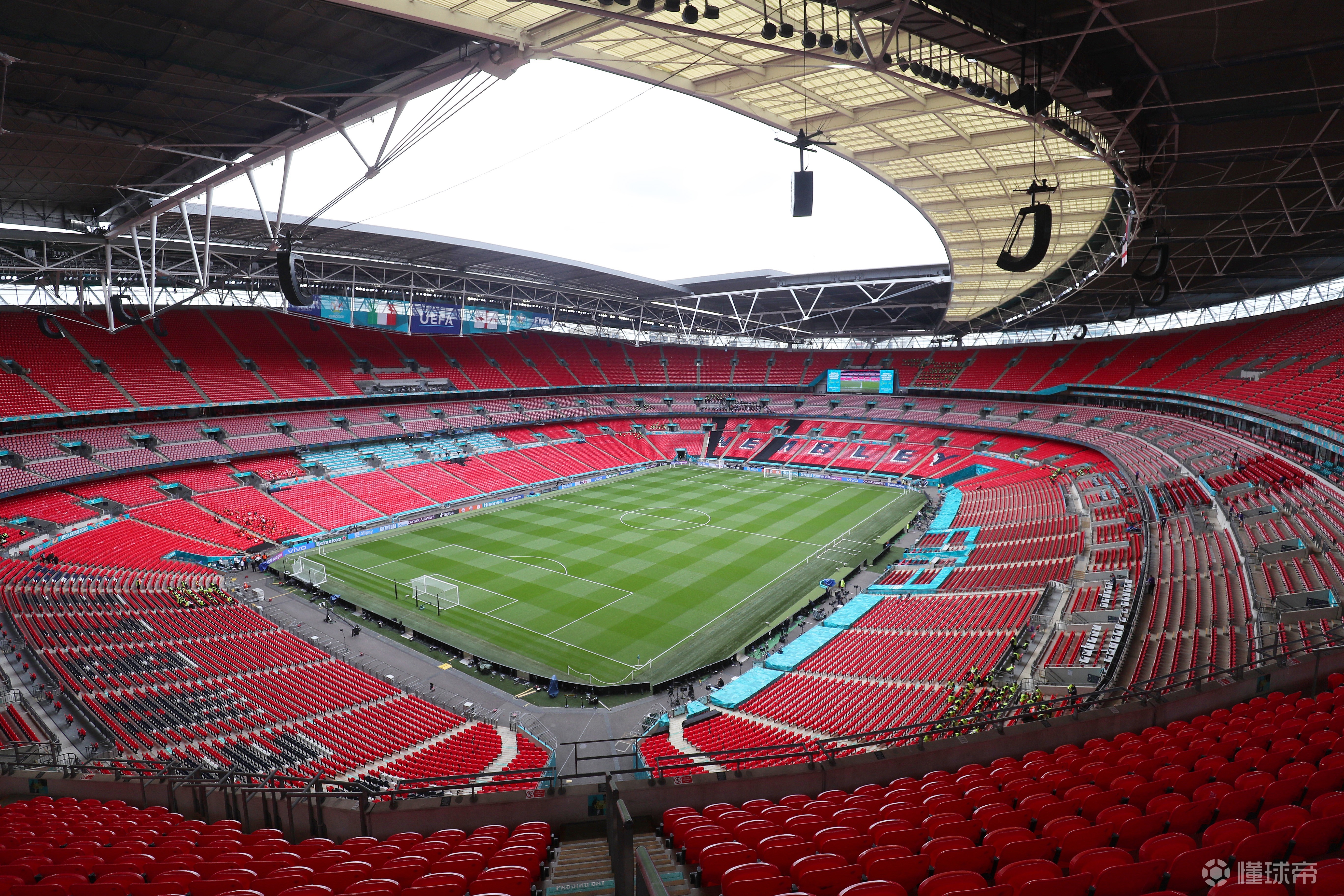 温布利大球场已经严阵以待等待利物浦,曼城,切尔西和水晶宫四队的球迷