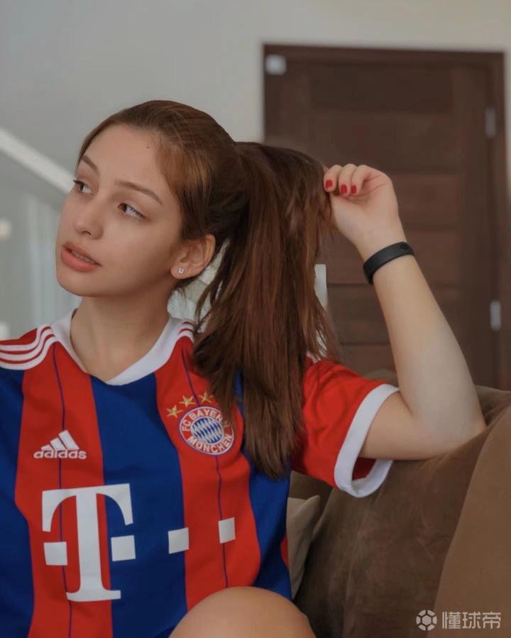 巴西拜仁女球迷,拉夫拉斯联邦大学学生 安娜·茱莉.