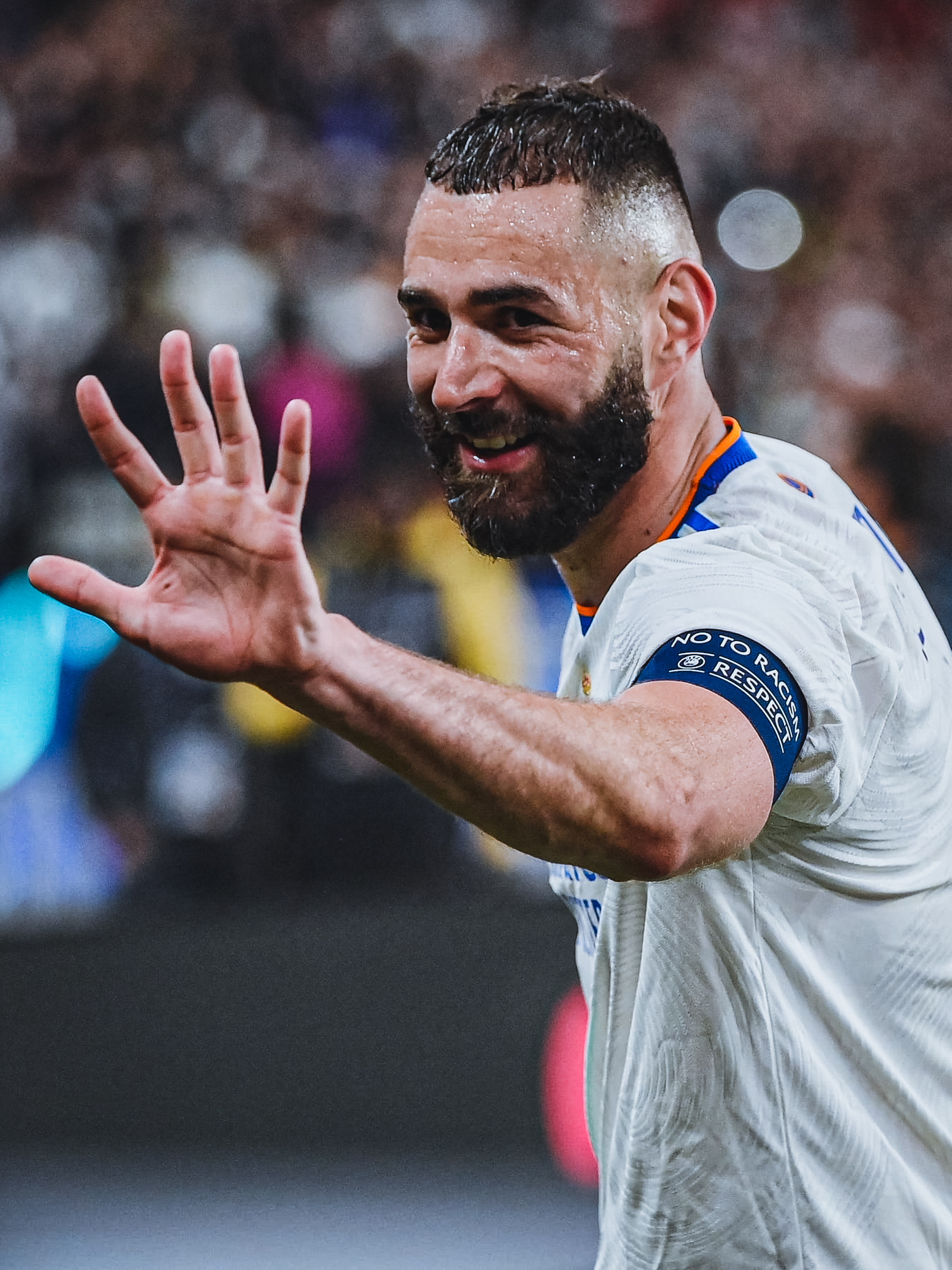 在生活上,本泽马已经不再是被穆里尼奥强令减重的无知少年,而是实现了