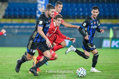 本赛季意乙联赛,比萨客场输了8场,但主场只输了一场,成为主客场输球场