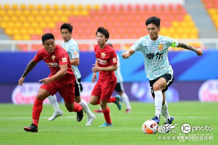 武汉长江队首轮的名场面两个新队长刘云明天