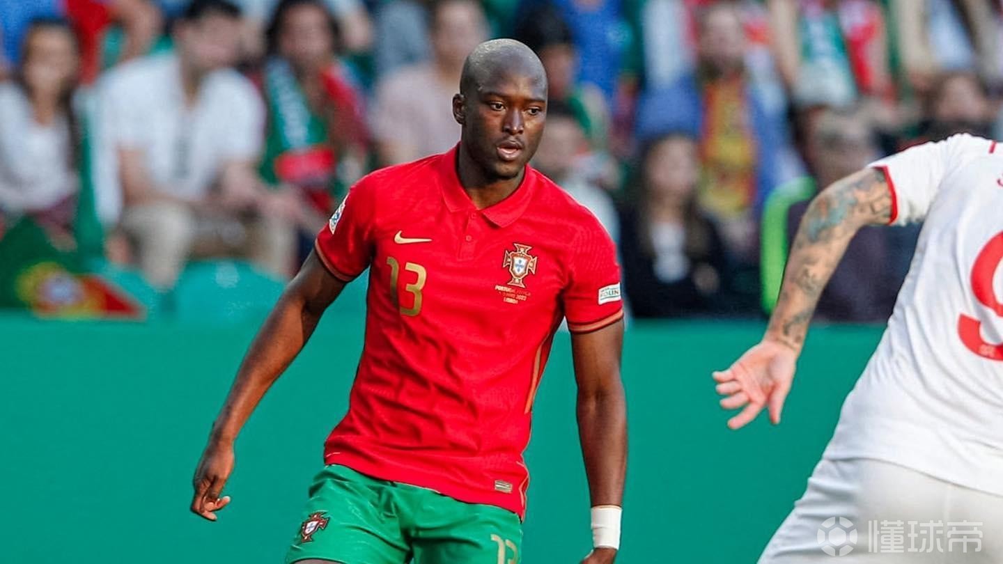 达尼洛佩雷拉既然教练信任我踢中后卫我就要做到最好