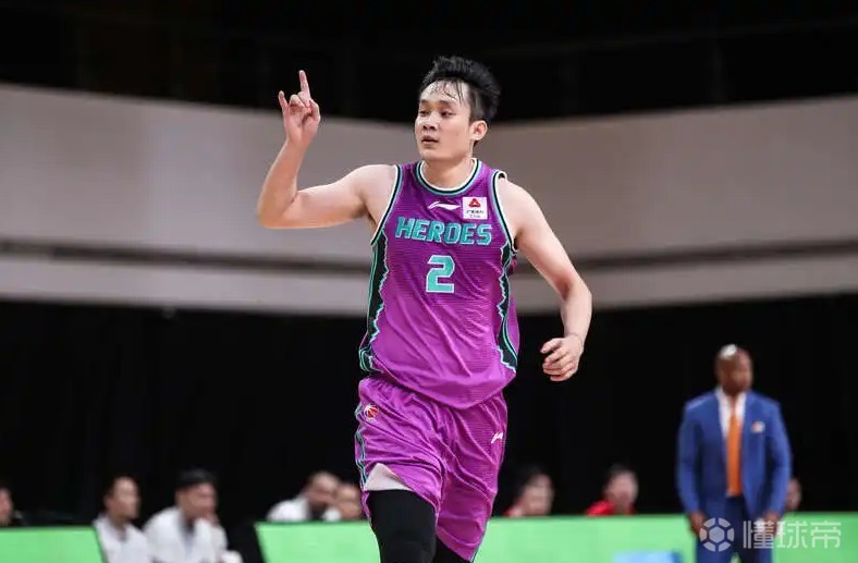 丁彦雨航大概率在新赛季加盟上海双方将完成一年底薪签约