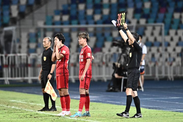 3比0大胜广州城，位列积分榜第二风水轮流转曾经为...