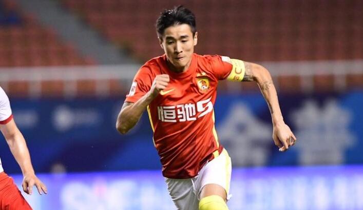 韦世豪回撤中场后广州队太需要一个正常的杨立瑜