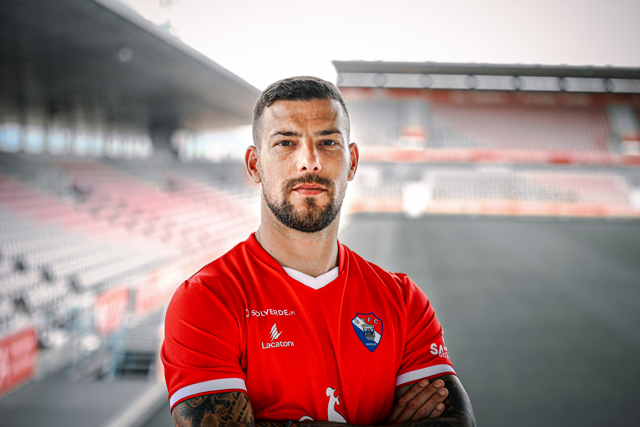 官方波兹南莱赫中场球员蒂巴加盟吉尔维森特