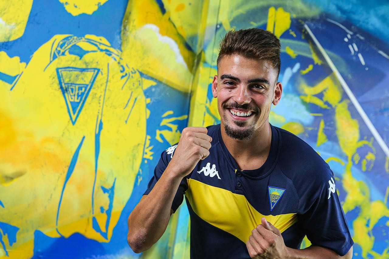 官方马夫拉边锋罗德里戈马丁斯加盟埃斯托里尔