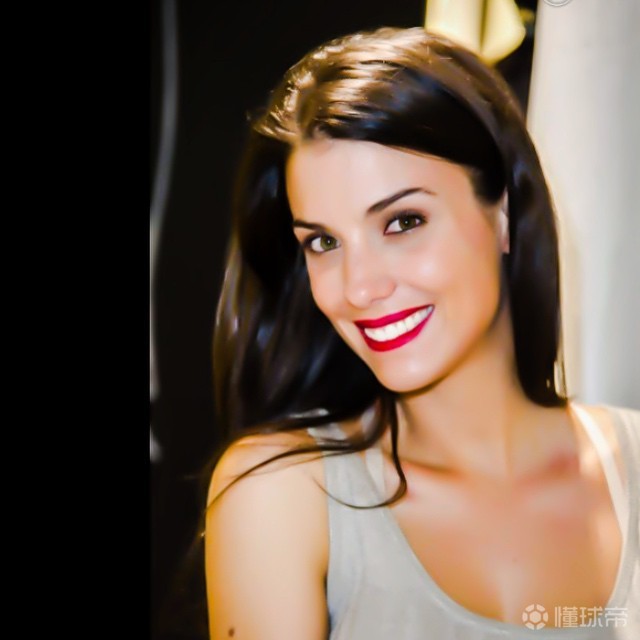 前曼城后卫萨尼亚妻子ludivineka